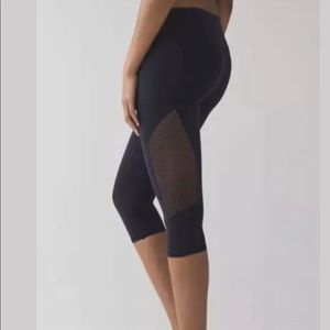 Lululemon Reveal Crop Leggings Yoga Dark Navy  XXS